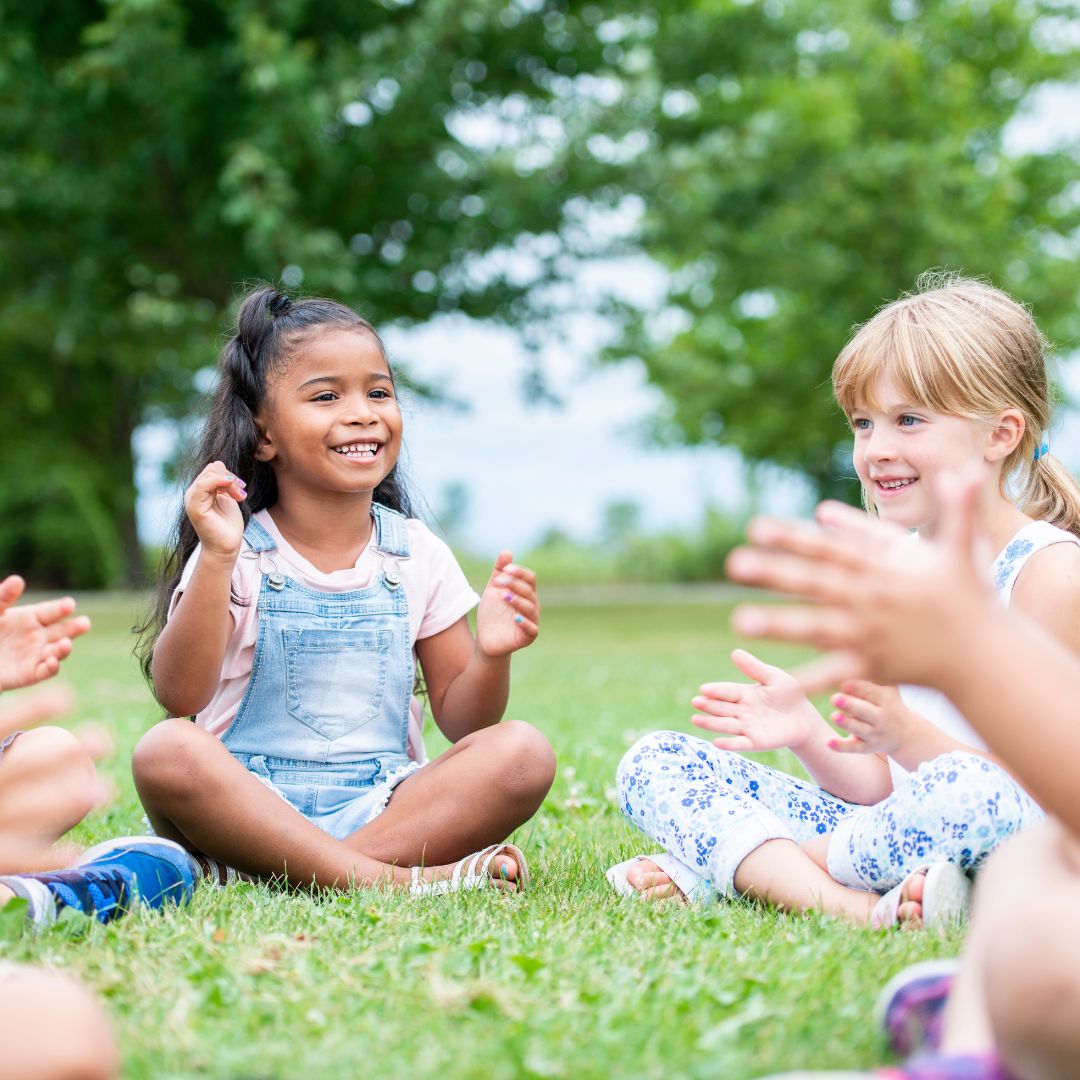 kids clapping