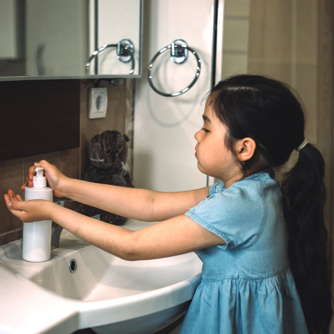 kid washing her hands